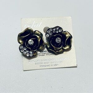 14. New Eclat Swarovski Crystal Flower Stud Earrings - Flawed
